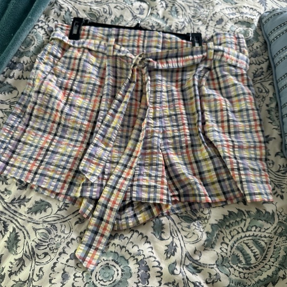 Like new: LOFT high waste paper bag shorts in plaid. Multicolored pattern. XL - Picture 3 of 4